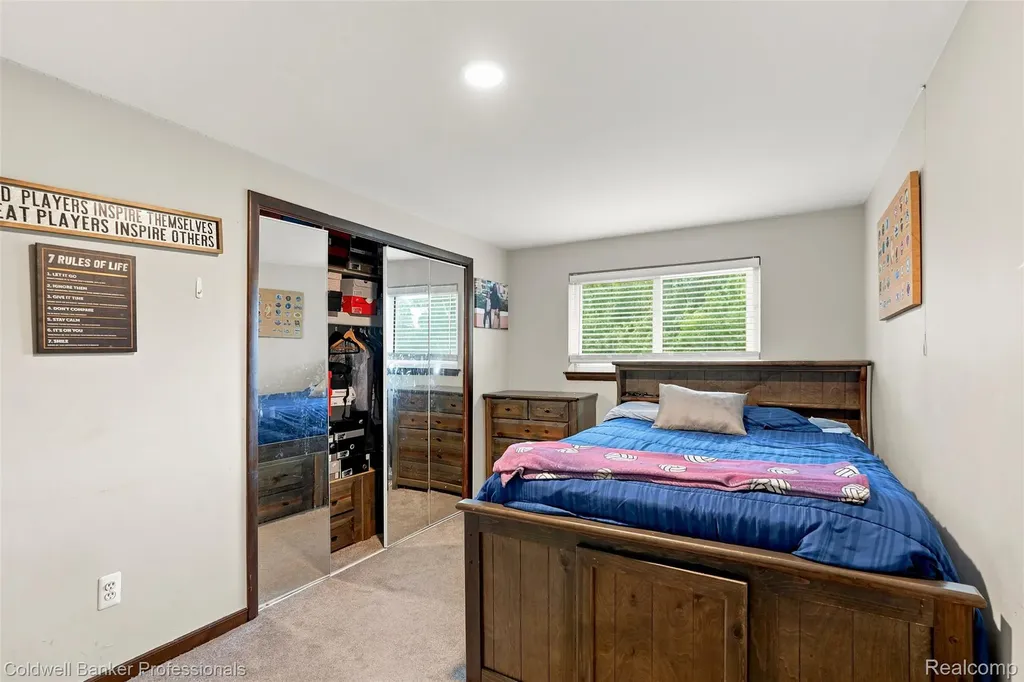 23821 Manistee Street Oak Park City MI 48237