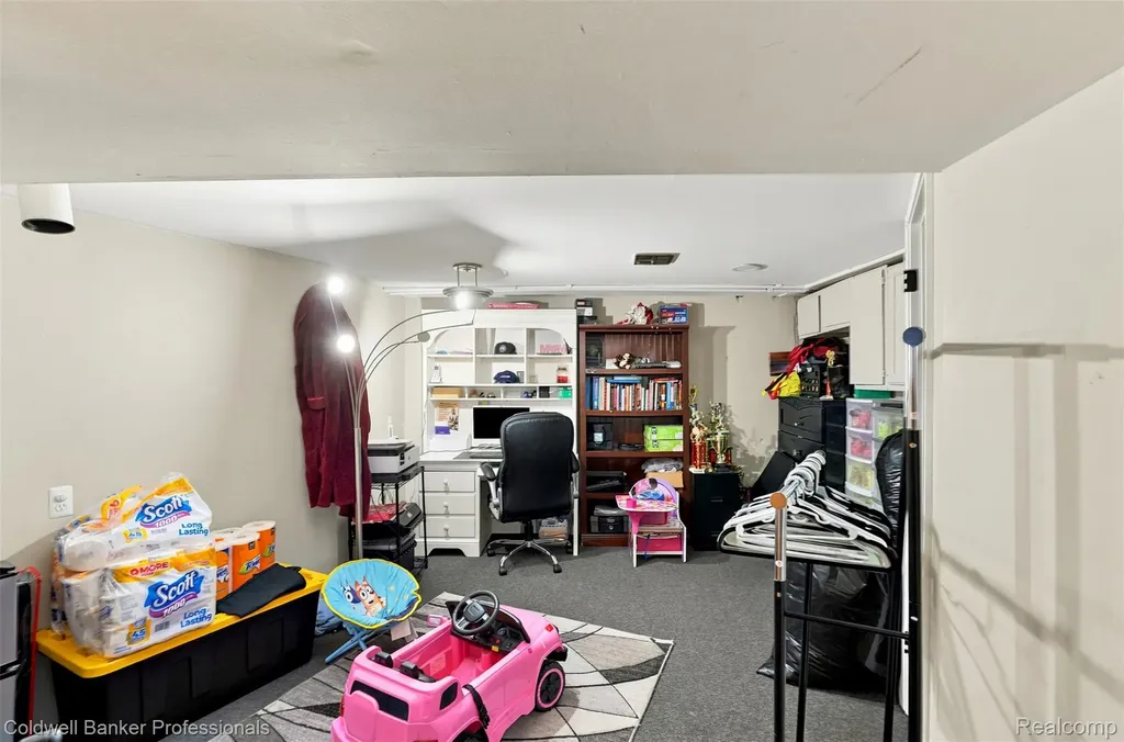 23821 Manistee Street Oak Park City MI 48237