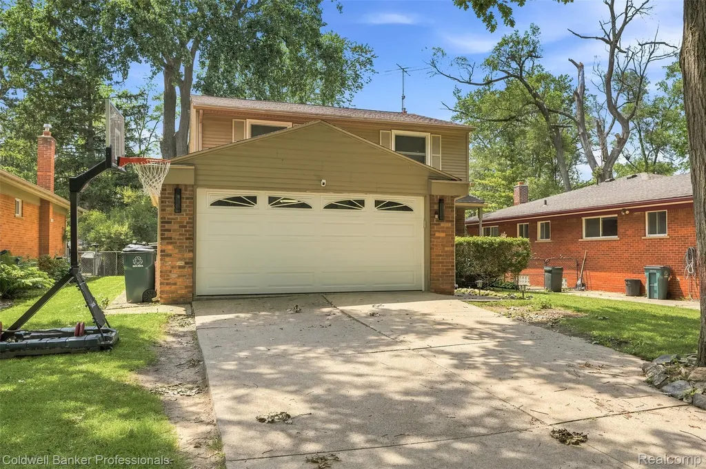 23821 Manistee Street Oak Park City MI 48237
