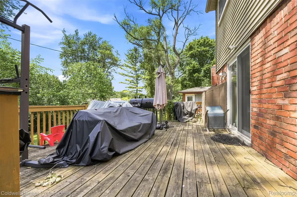 23821 Manistee Street Oak Park City MI 48237