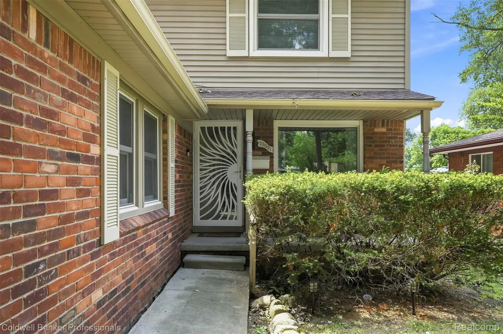 23821 Manistee Street Oak Park City MI 48237