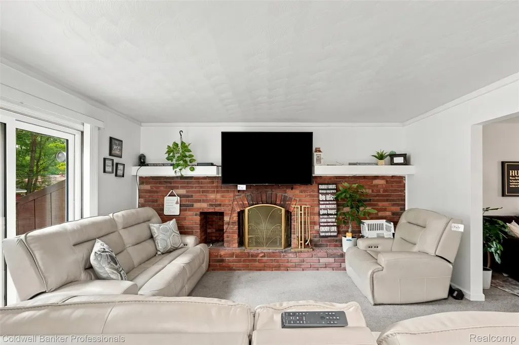 23821 Manistee Street Oak Park City MI 48237