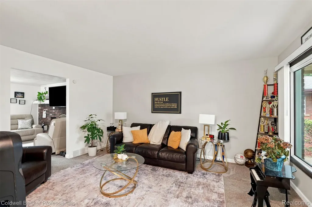 23821 Manistee Street Oak Park City MI 48237