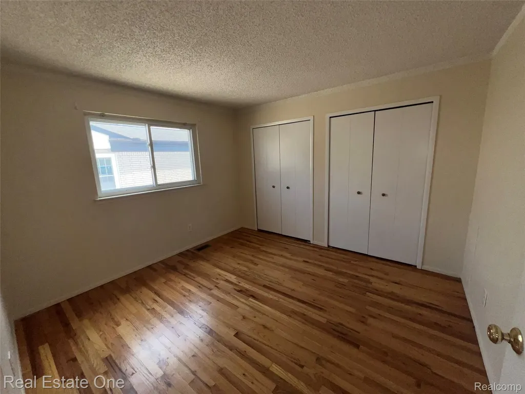 25563 Baker Taylor City MI 48180