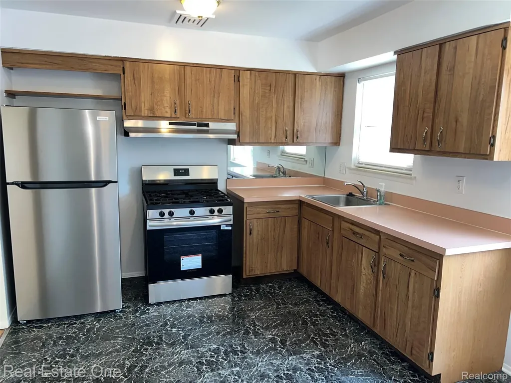 25563 Baker Taylor City MI 48180