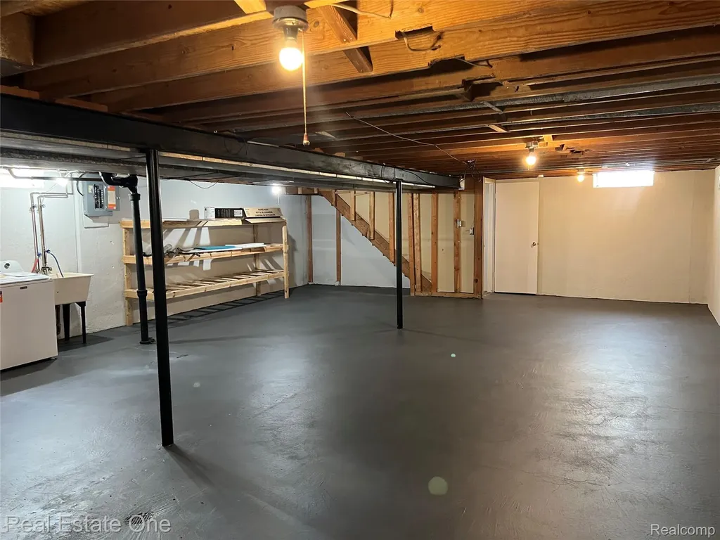 25563 Baker Taylor City MI 48180