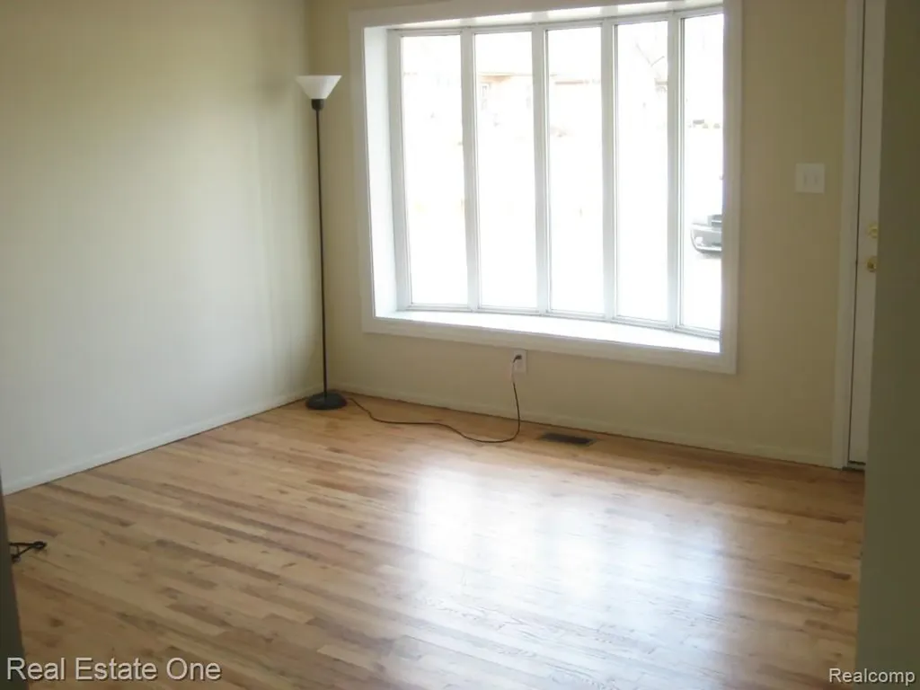 25563 Baker Taylor City MI 48180
