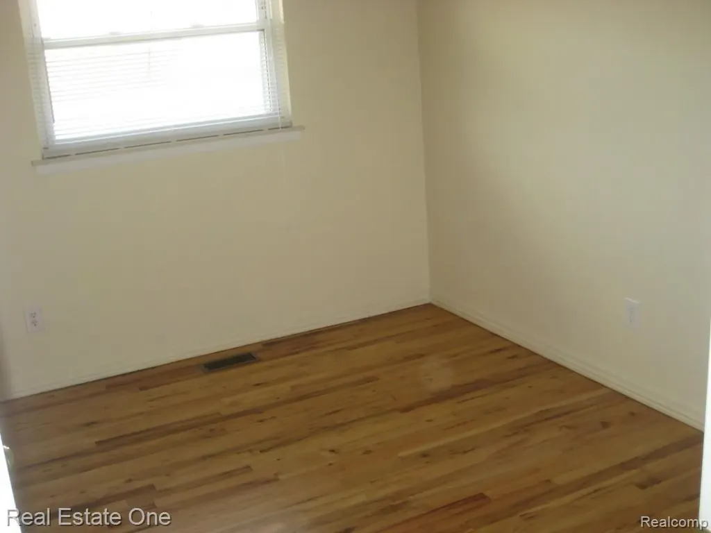 25563 Baker Taylor City MI 48180