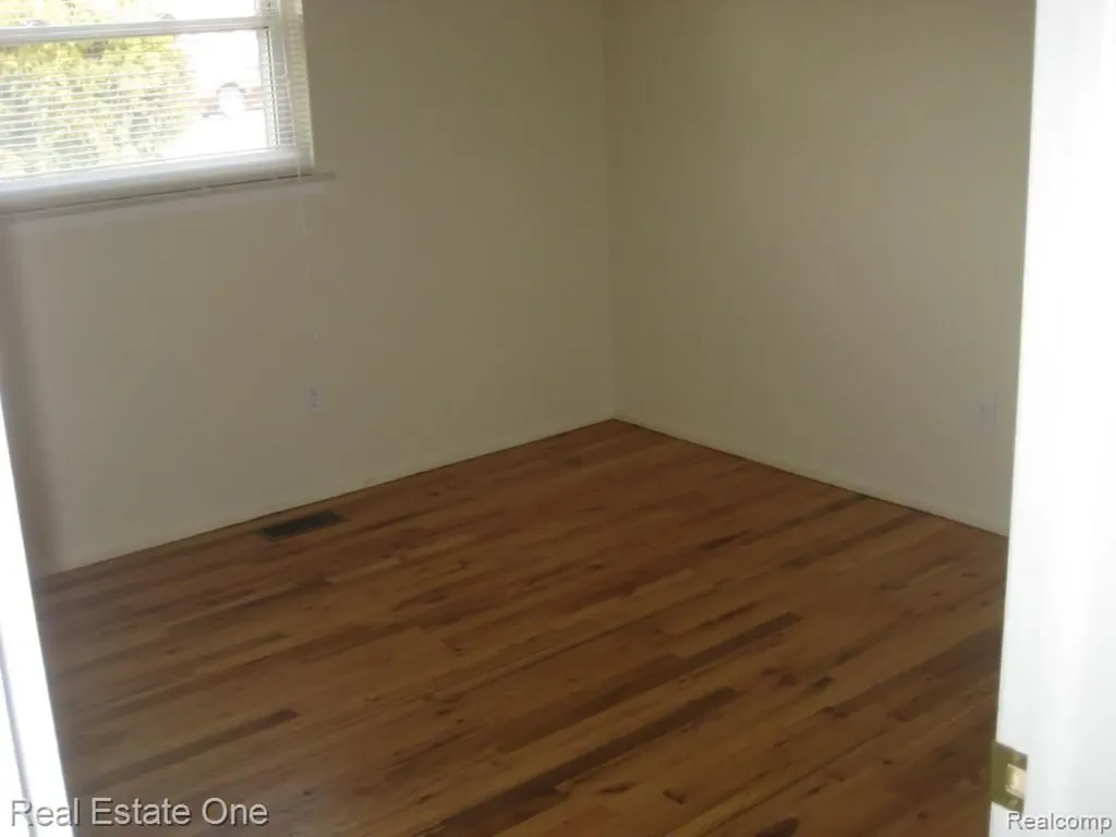 25563 Baker Taylor City MI 48180