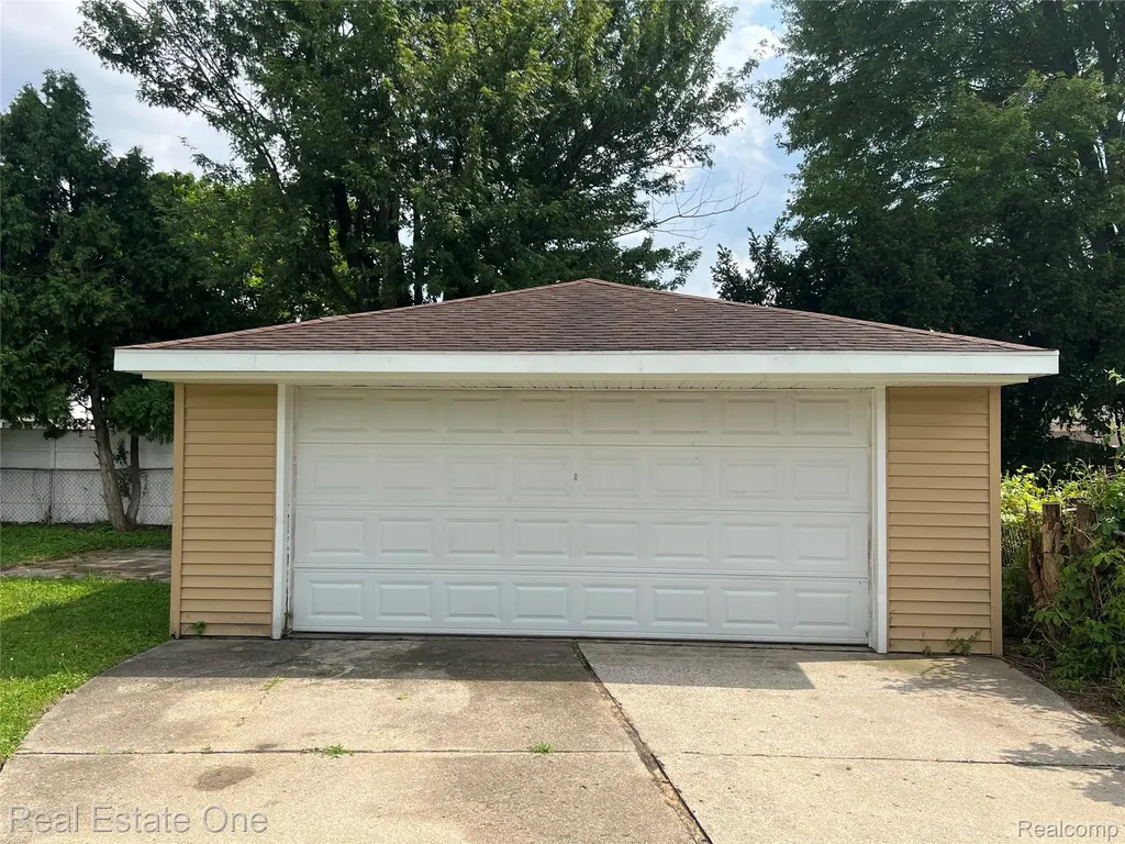 25563 Baker Taylor City MI 48180