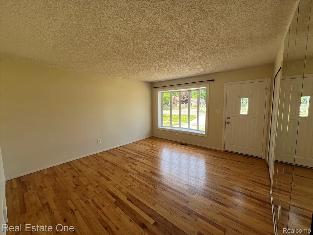 25563 Baker Taylor City MI 48180