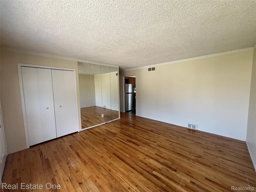 25563 Baker Taylor City MI 48180