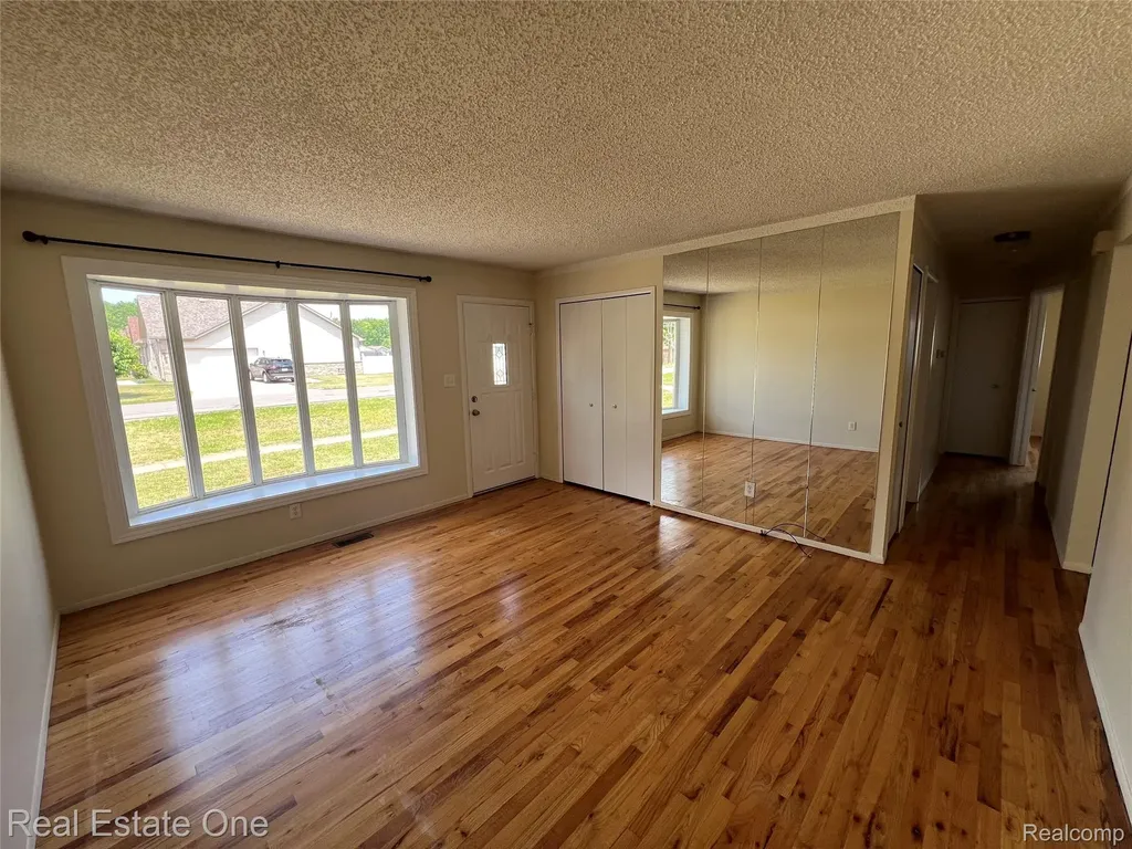 25563 Baker Taylor City MI 48180