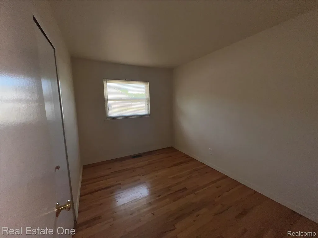 25563 Baker Taylor City MI 48180