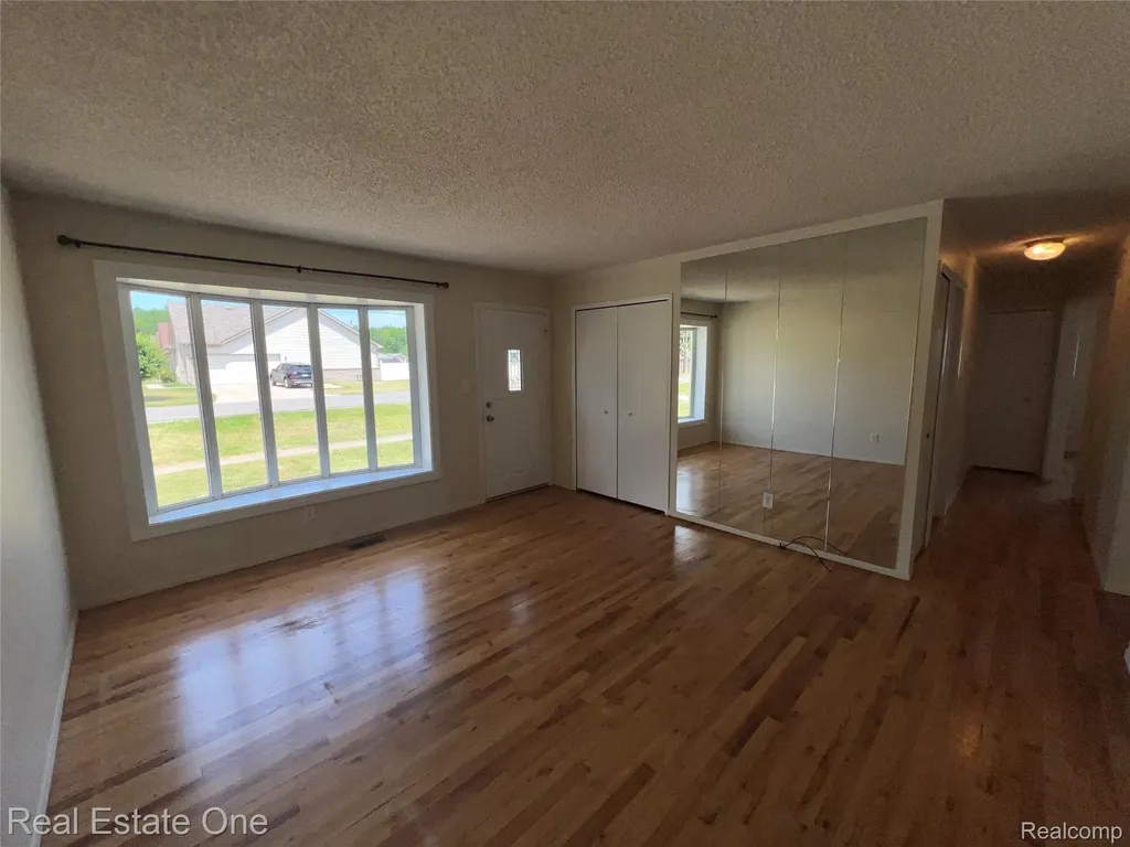 25563 Baker Taylor City MI 48180