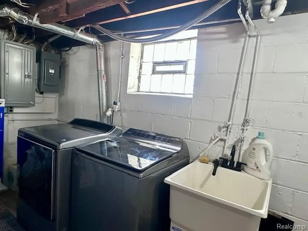 4592 Helen Street Dearborn City MI 48126