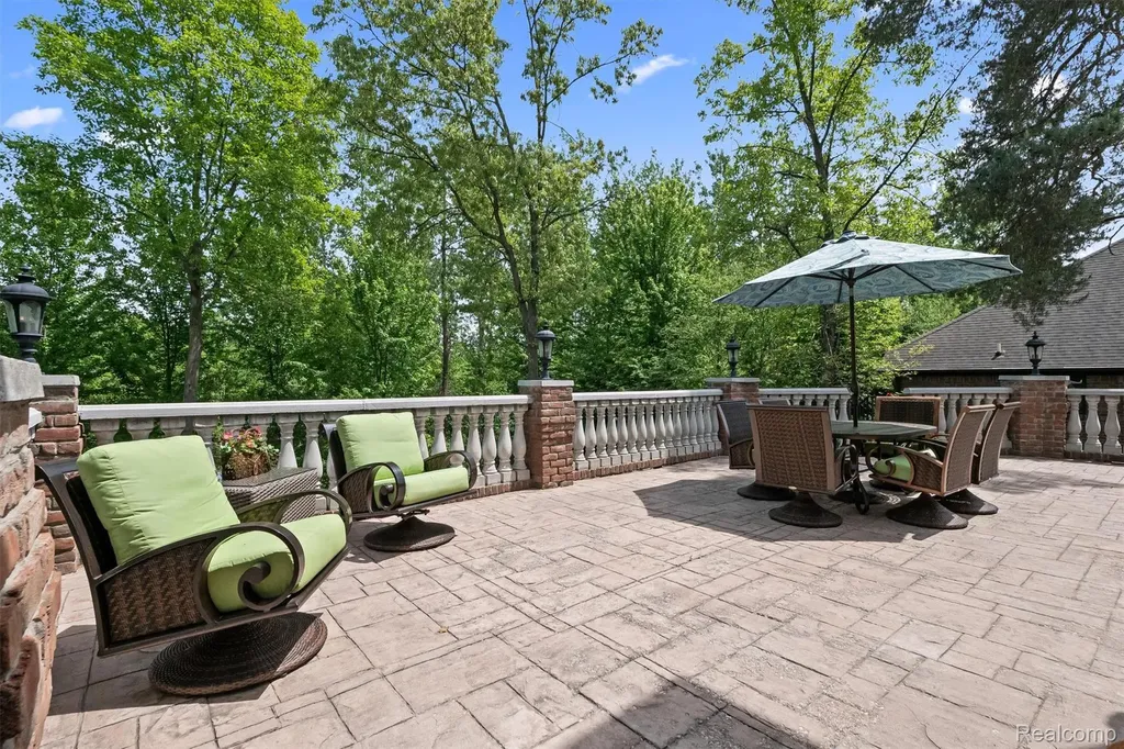 61496 Beacon Hill Drive Washington Township MI 48094