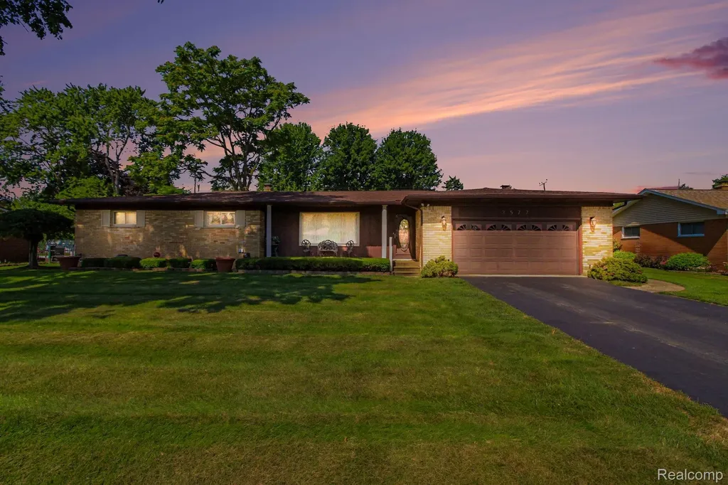 3577 Meadowleigh Lane Waterford Charter Township MI 48329