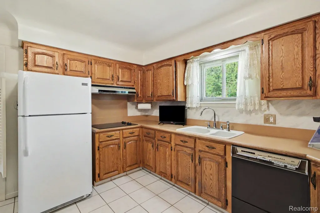 3577 Meadowleigh Lane Waterford Charter Township MI 48329