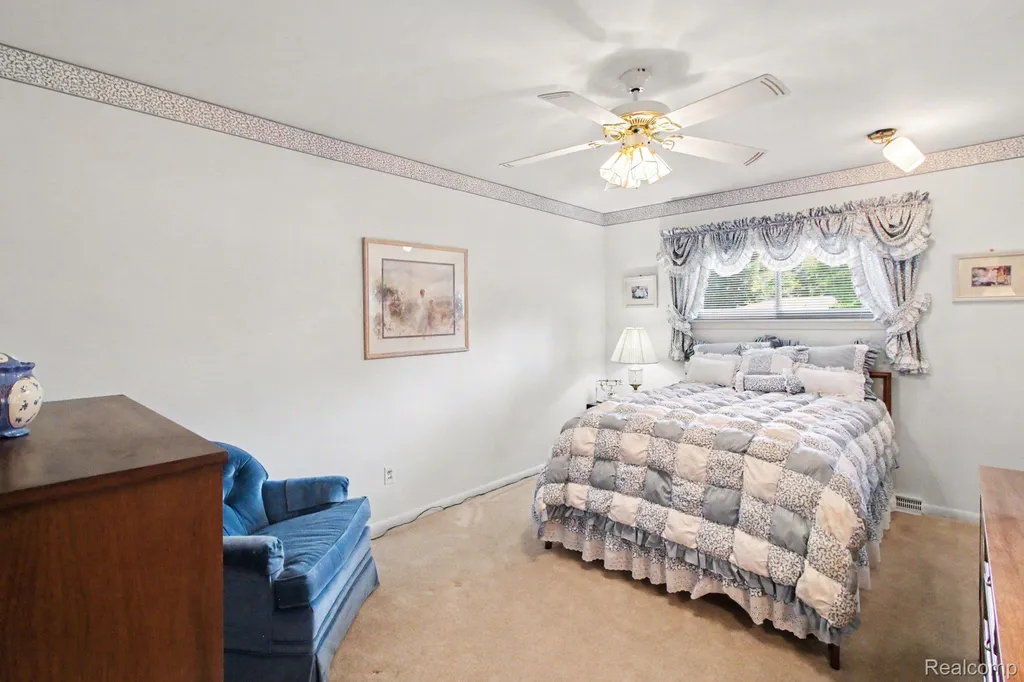 3577 Meadowleigh Lane Waterford Charter Township MI 48329