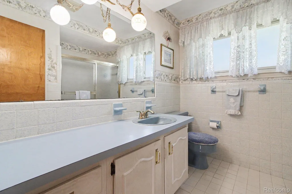 3577 Meadowleigh Lane Waterford Charter Township MI 48329