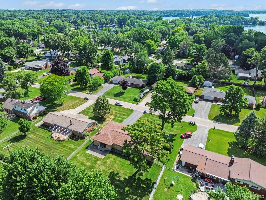 3577 Meadowleigh Lane Waterford Charter Township MI 48329