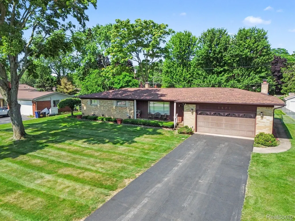 3577 Meadowleigh Lane Waterford Charter Township MI 48329