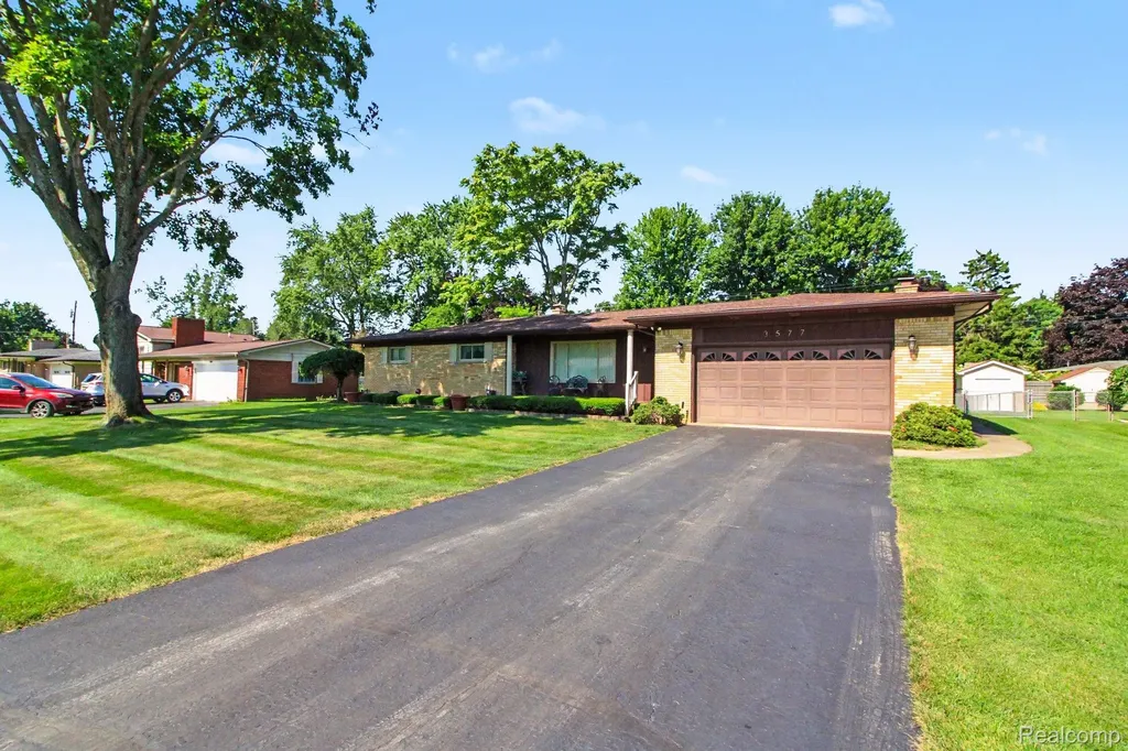 3577 Meadowleigh Lane Waterford Charter Township MI 48329