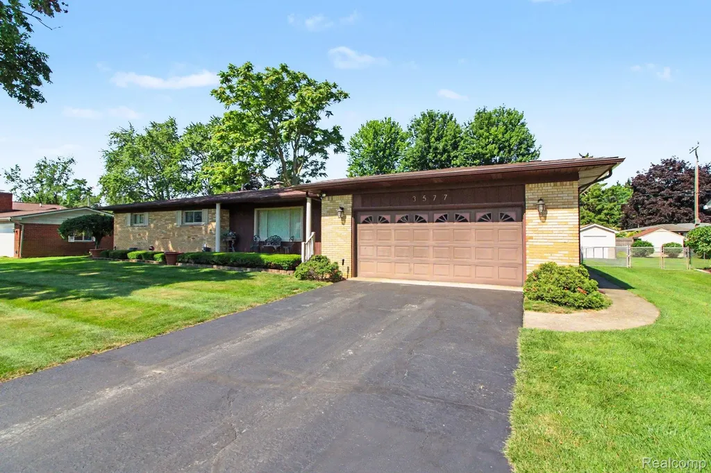 3577 Meadowleigh Lane Waterford Charter Township MI 48329