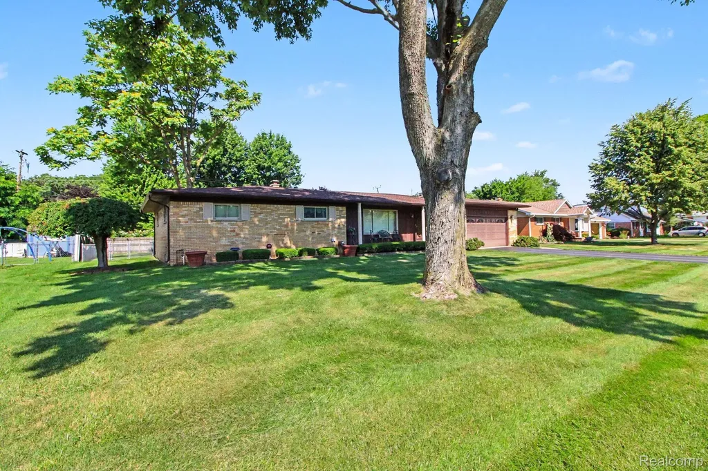 3577 Meadowleigh Lane Waterford Charter Township MI 48329
