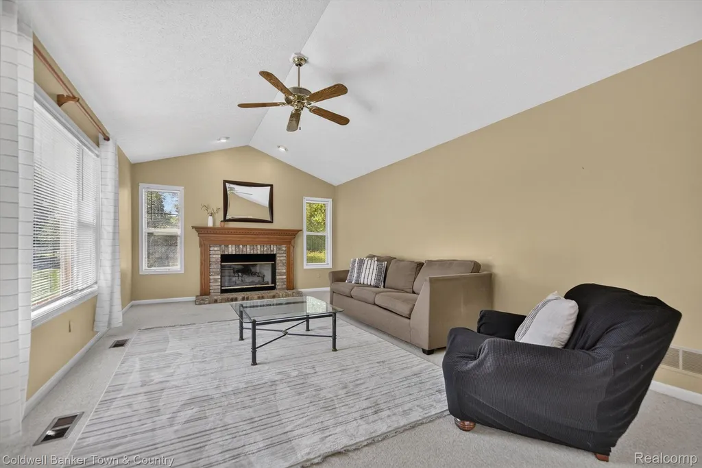9016 Hyacinth Way Green Oak Township MI 48116