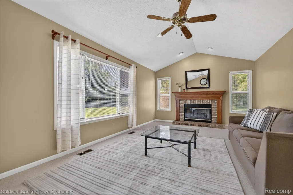 9016 Hyacinth Way Green Oak Township MI 48116