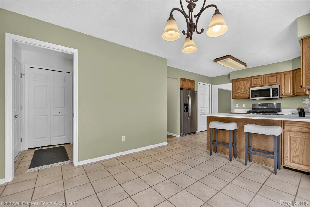 9016 Hyacinth Way Green Oak Township MI 48116