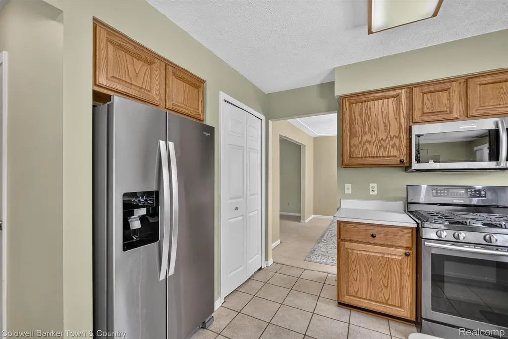 9016 Hyacinth Way Green Oak Township MI 48116