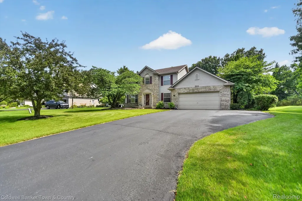 9016 Hyacinth Way Green Oak Township MI 48116