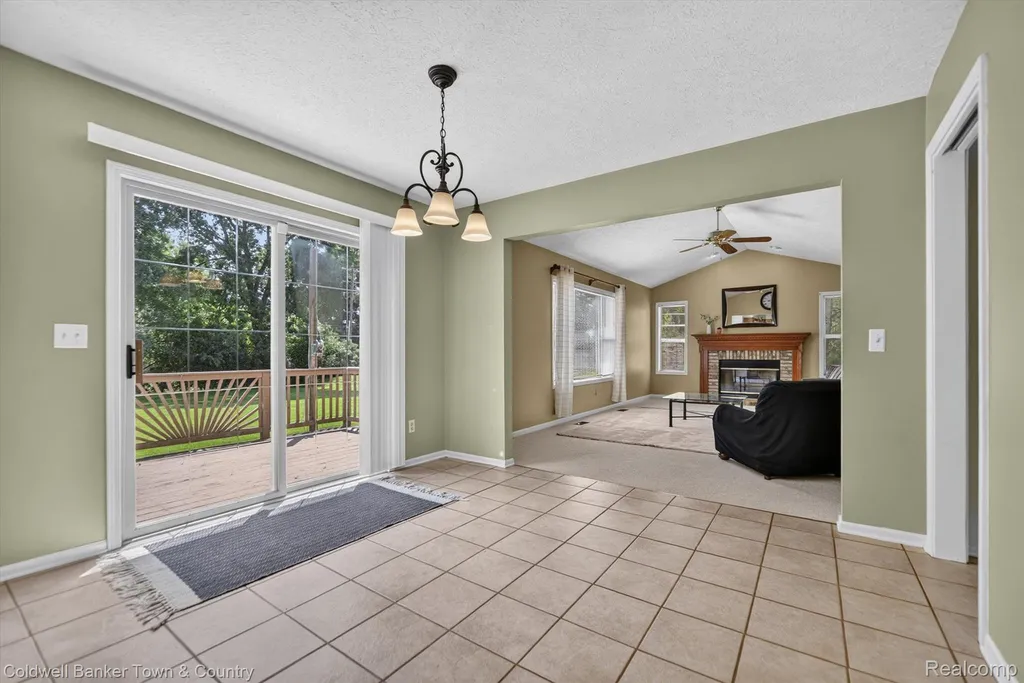 9016 Hyacinth Way Green Oak Township MI 48116