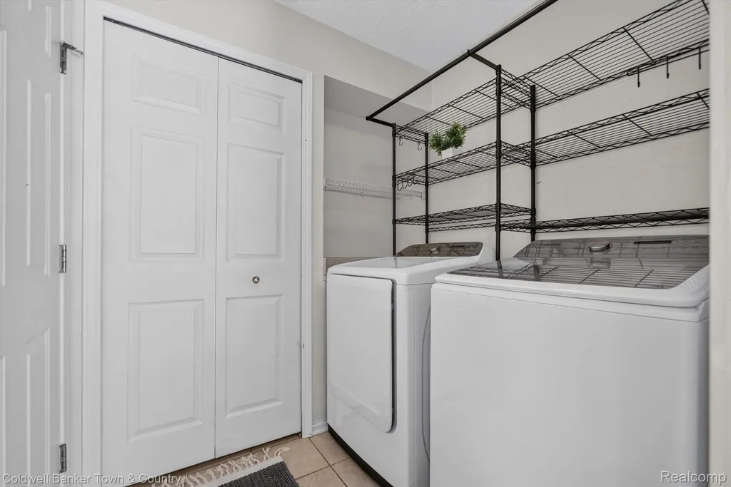 9016 Hyacinth Way Green Oak Township MI 48116