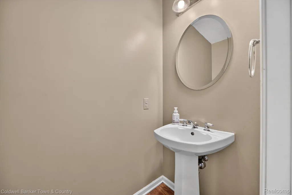 9016 Hyacinth Way Green Oak Township MI 48116