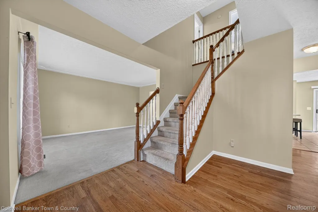 9016 Hyacinth Way Green Oak Township MI 48116