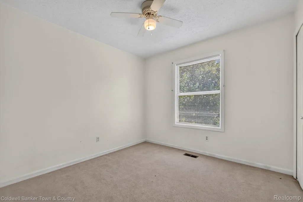 9016 Hyacinth Way Green Oak Township MI 48116