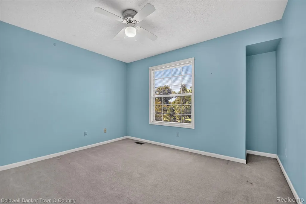 9016 Hyacinth Way Green Oak Township MI 48116