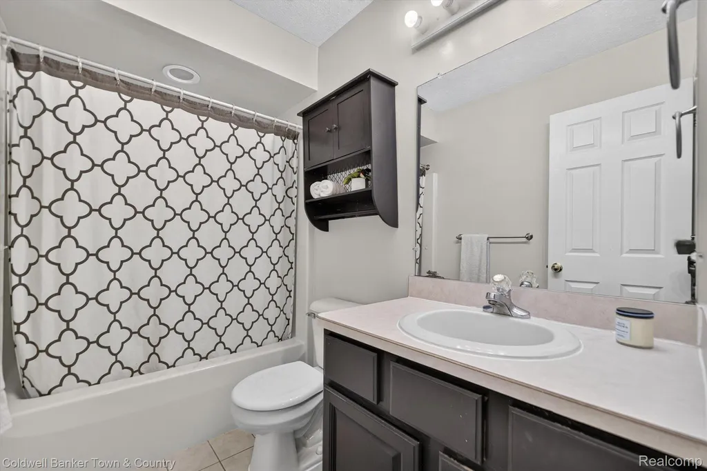 9016 Hyacinth Way Green Oak Township MI 48116