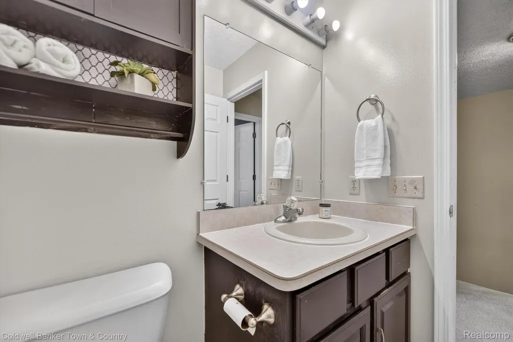 9016 Hyacinth Way Green Oak Township MI 48116
