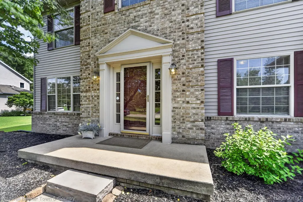 9016 Hyacinth Way Green Oak Township MI 48116