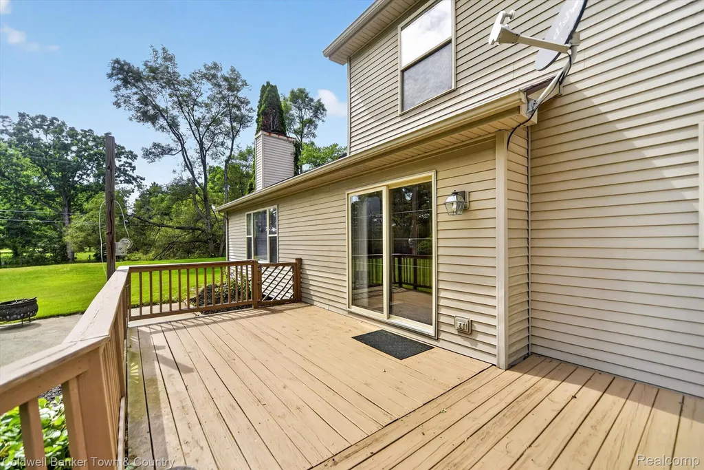 9016 Hyacinth Way Green Oak Township MI 48116