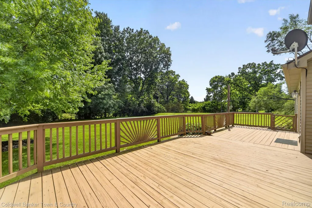 9016 Hyacinth Way Green Oak Township MI 48116