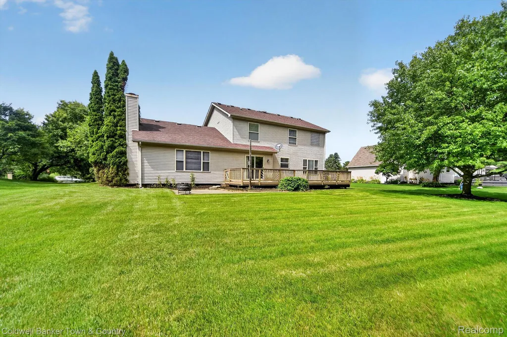 9016 Hyacinth Way Green Oak Township MI 48116