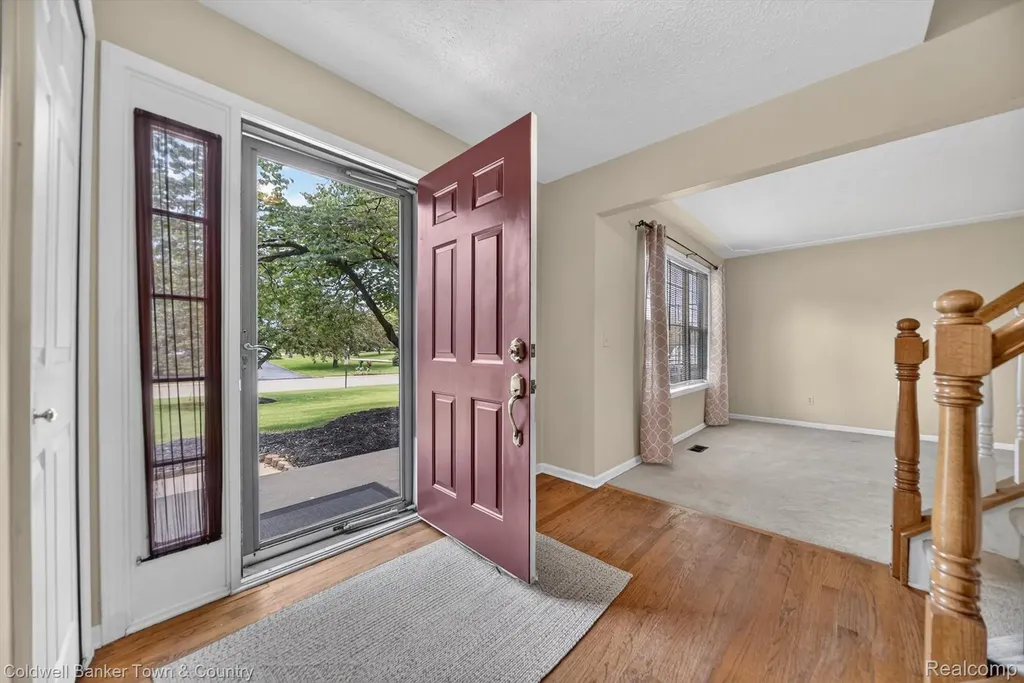 9016 Hyacinth Way Green Oak Township MI 48116