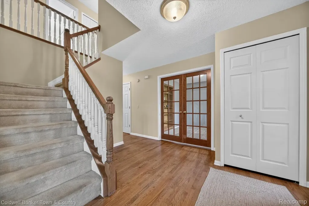 9016 Hyacinth Way Green Oak Township MI 48116