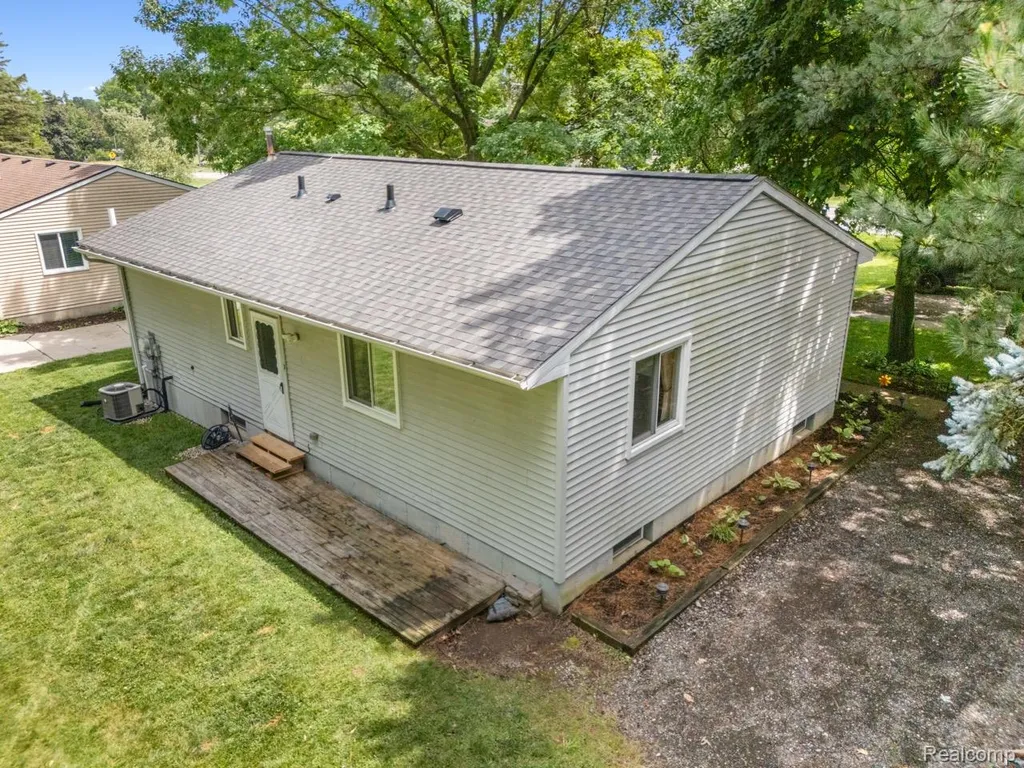 310 Mason Road Howell City MI 48843